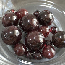 画像をギャラリービューアに読み込む, 【ワンコイン500円ぽっきり】【天然石ガーネットミックス(天然)】 ラウンド約4-10mm 約11g【パワーストーン・天然石・ビーズ・天然石ビーズ・パワーストーンビーズ・パワ-スト-ン・パワ-スト-ン】