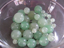 画像をギャラリービューアに読み込む, 【ワンコイン500円ぽっきり】【天然石グリーンアベンチュリンミックス(天然)】 ラウンド約4-10mm 約24g