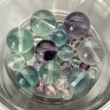 画像をギャラリービューアに読み込む, 【ワンコイン500円ぽっきり】【天然石レインボーフローライトミックス(天然)】 ラウンド約4-10mm 約12g