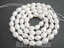画像をギャラリービューアに読み込む, 【天然石ビーズ】【淡水パール(天然) ホワイト】 Cグレード ライス型 約4-5mm (サイズ表示は厚さです) 1連(約36-38cm)