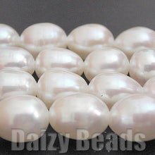 画像をギャラリービューアに読み込む, 【天然石ビーズ】【淡水パール(天然) ホワイト】 Cグレード ライス型 約6-7mm (サイズ表示は厚さです) 1連(約36-38cm)