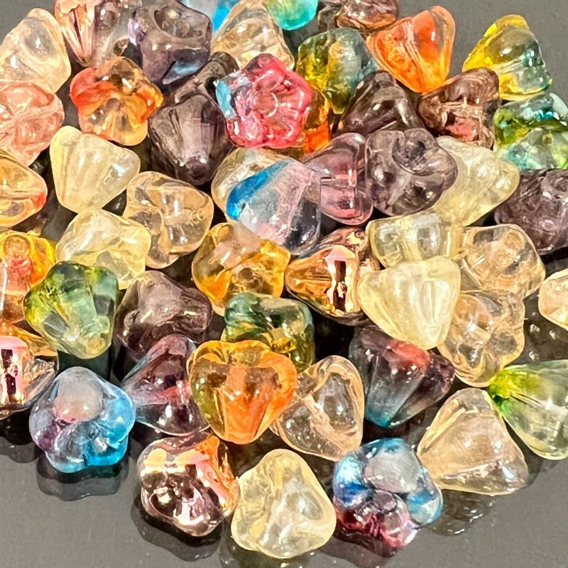 【チェコ　ビーズ　デザイン　ミックス】　ベイビーベルフラワー　約5ｘ6mm  (約50個)【チェコビーズ・デザイン・デザインビーズ】